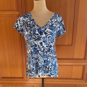 NWOT Lilly Pulitzer Small V neck tee